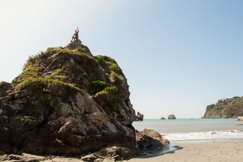 Jenya Sklyar free climbing big rock beach of California